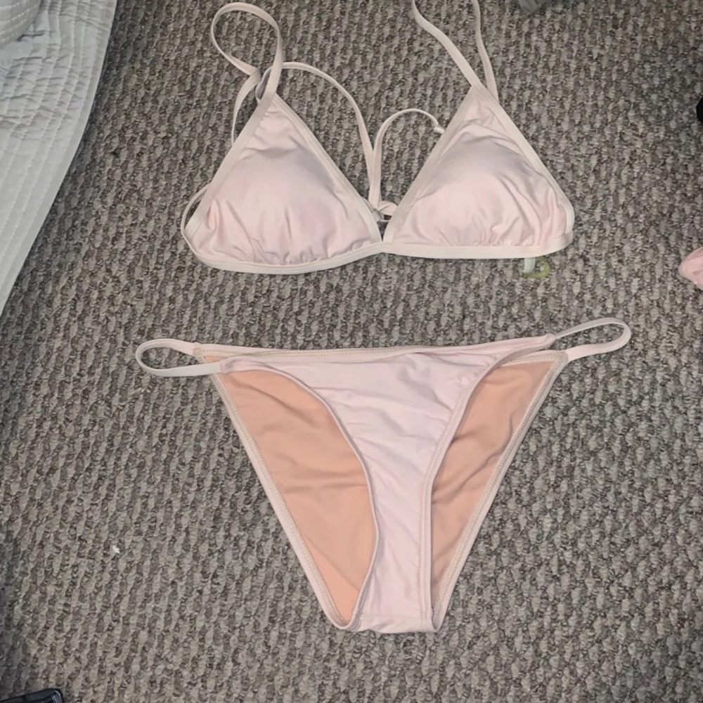 Bikini - Picture 2 of 2